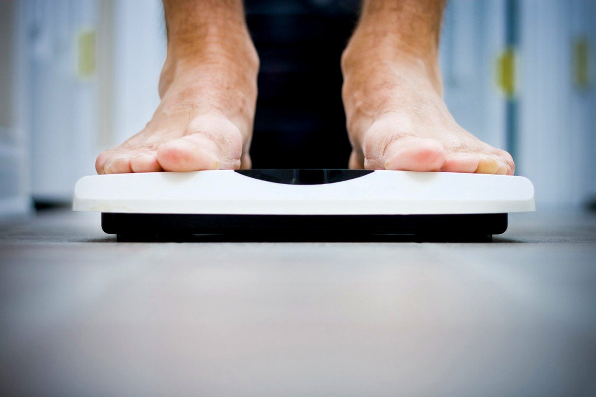STEP 05 for Daily Weight Loss Routine for Beginners: A Simple Plan You Can Actually Stick With: Dim Overhead Lights 90 Mins Before Bed